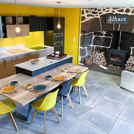 Maison Avec Vue Incroyable Au Coeur Des Volcans D'auvergne * Saint-Cirgues-de-Jordanne