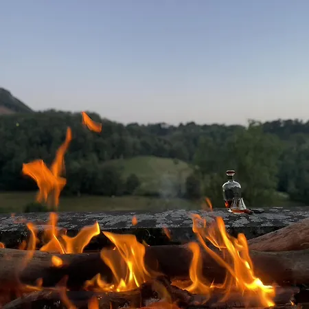 Maison Avec Vue Incroyable Au Coeur Des Volcans D'auvergne *
