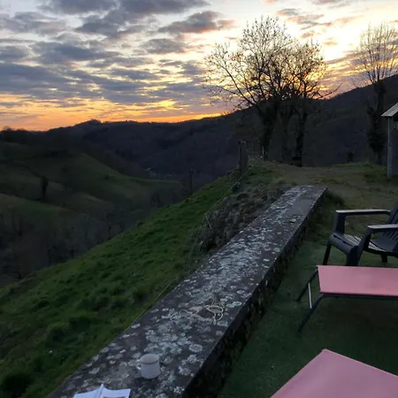 Maison Avec Vue Incroyable Au Coeur Des Volcans D'auvergne * Saint-Cirgues-de-Jordanne