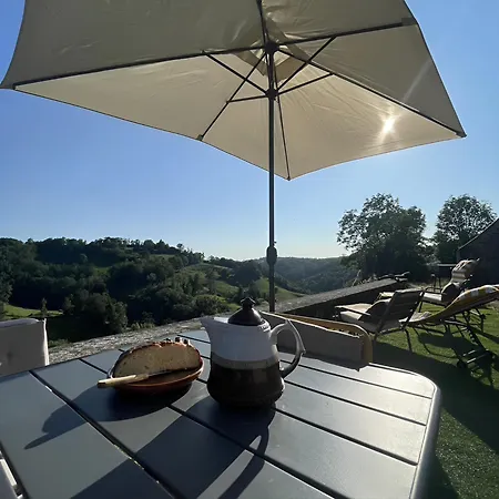 Maison Avec Vue Incroyable Au Coeur Des Volcans D'auvergne Дом отдыха